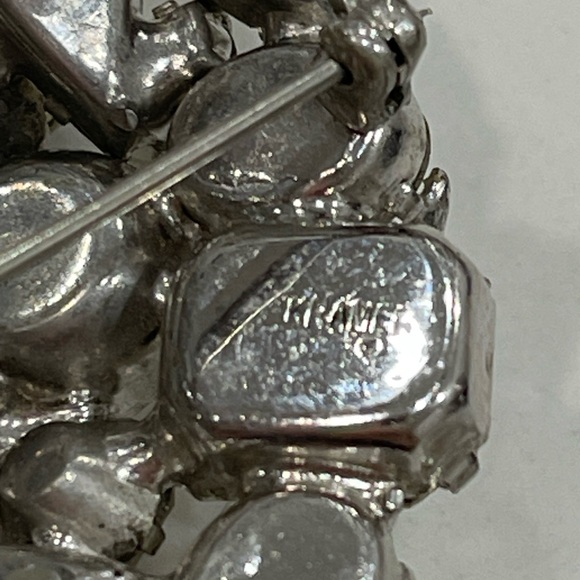 VINTAGE HEAVY CRYSTALS KRAMER NY BROOCH PIN & EARRINGS - Picture 3 of 10